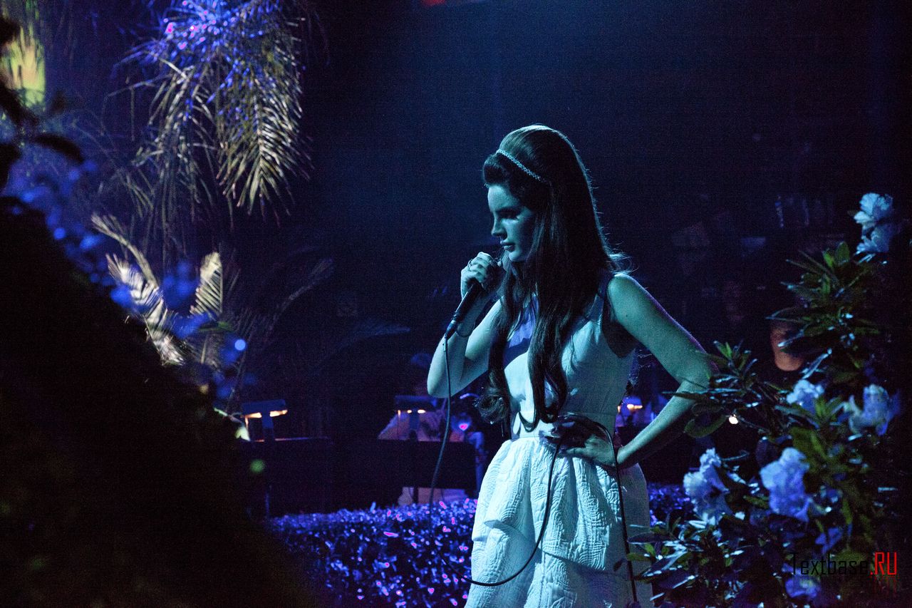 Lana del rey минус. Lana del Rey New Concerts.